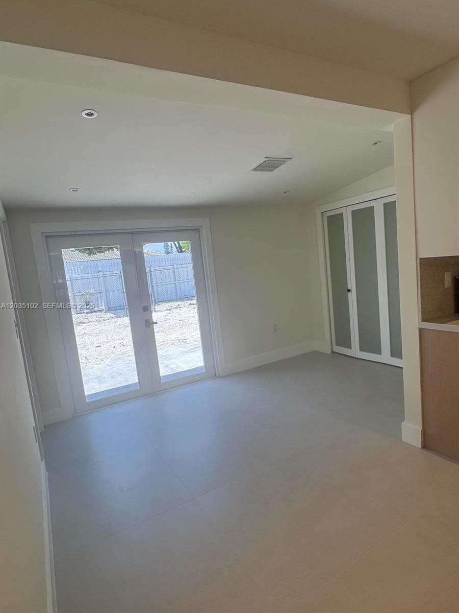 841 NE 4th Pl, Hialeah, FL 33010 — zdjęcie 5