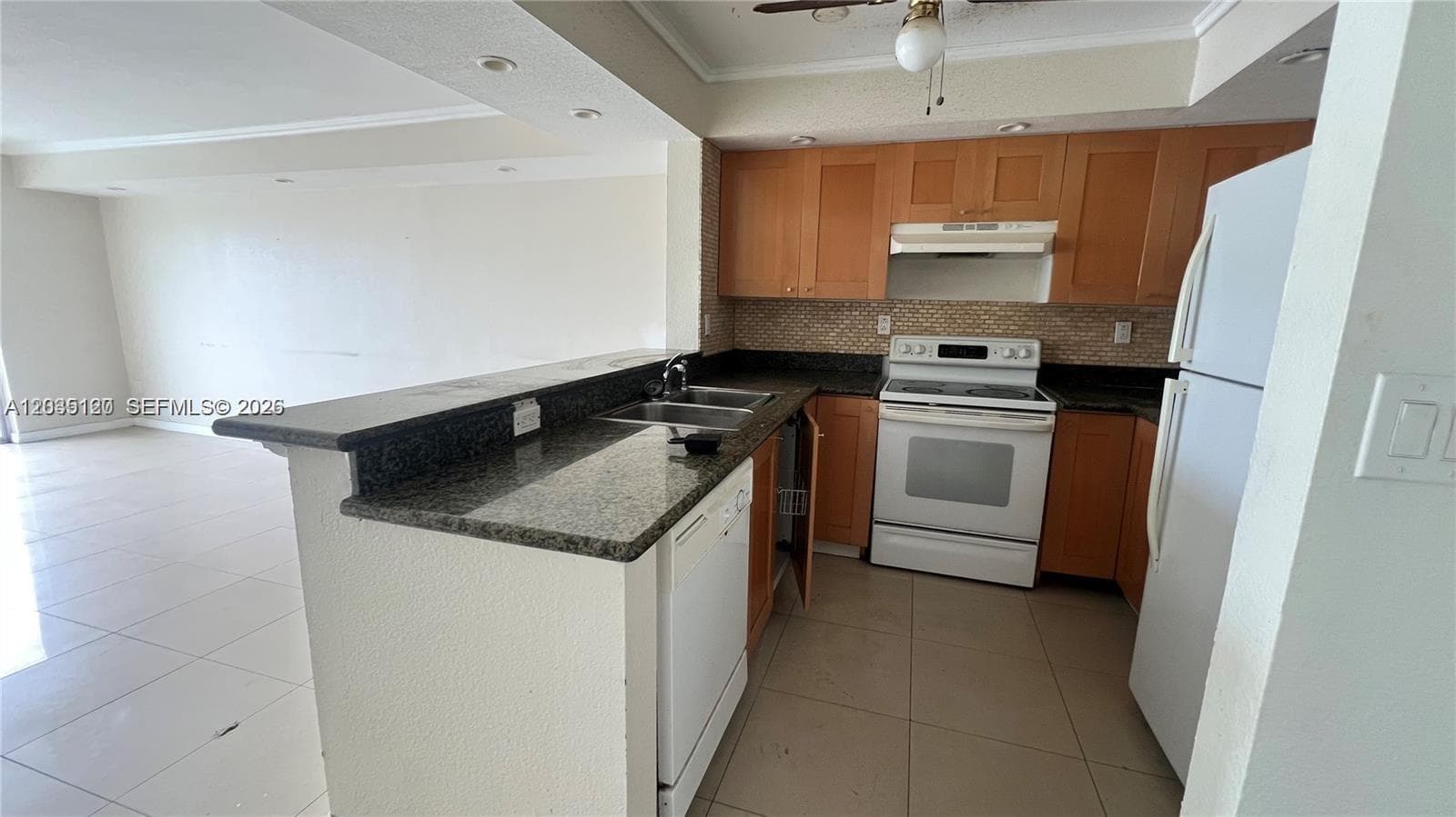 486 NW 165th St Rd # B-606, Miami, FL 33169 — zdjęcie 2