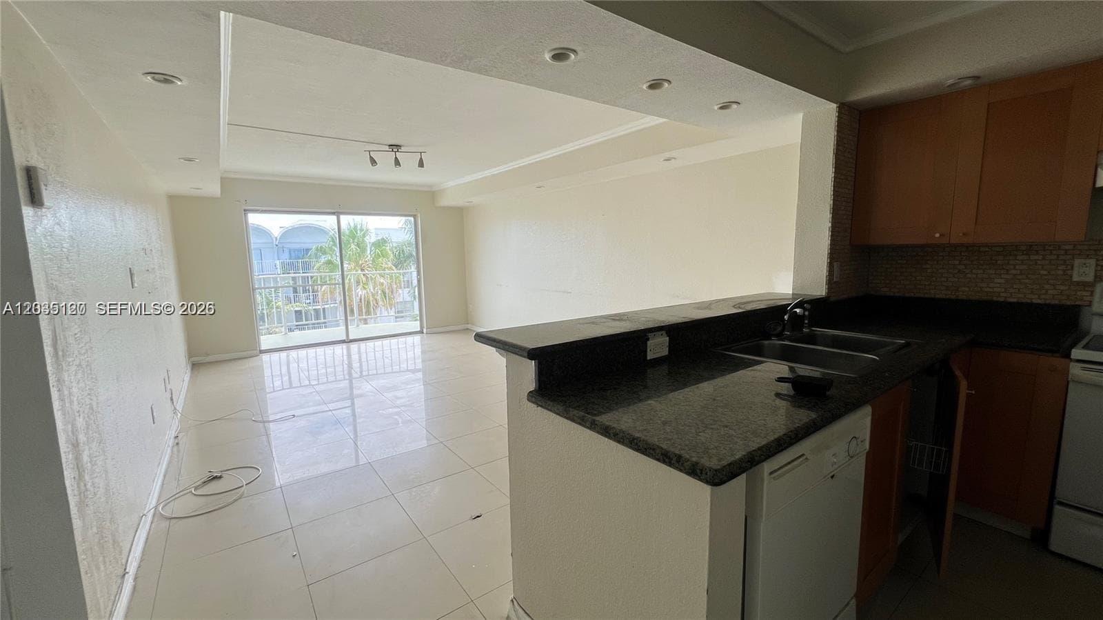 486 NW 165th St Rd # B-606, Miami, FL 33169 — zdjęcie 3