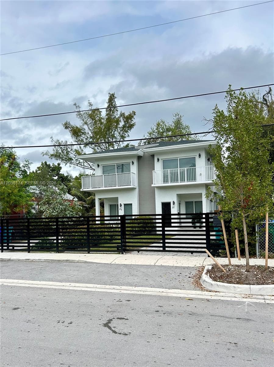 37 NW 70th St, Miami, FL 33150 — zdjęcie 2