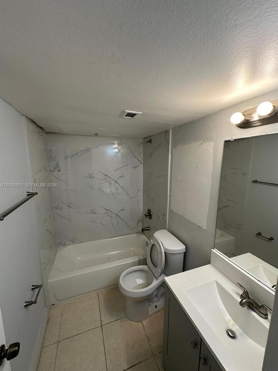 484 NW 165th St Rd # A-109, Miami, FL 33169 — zdjęcie 3