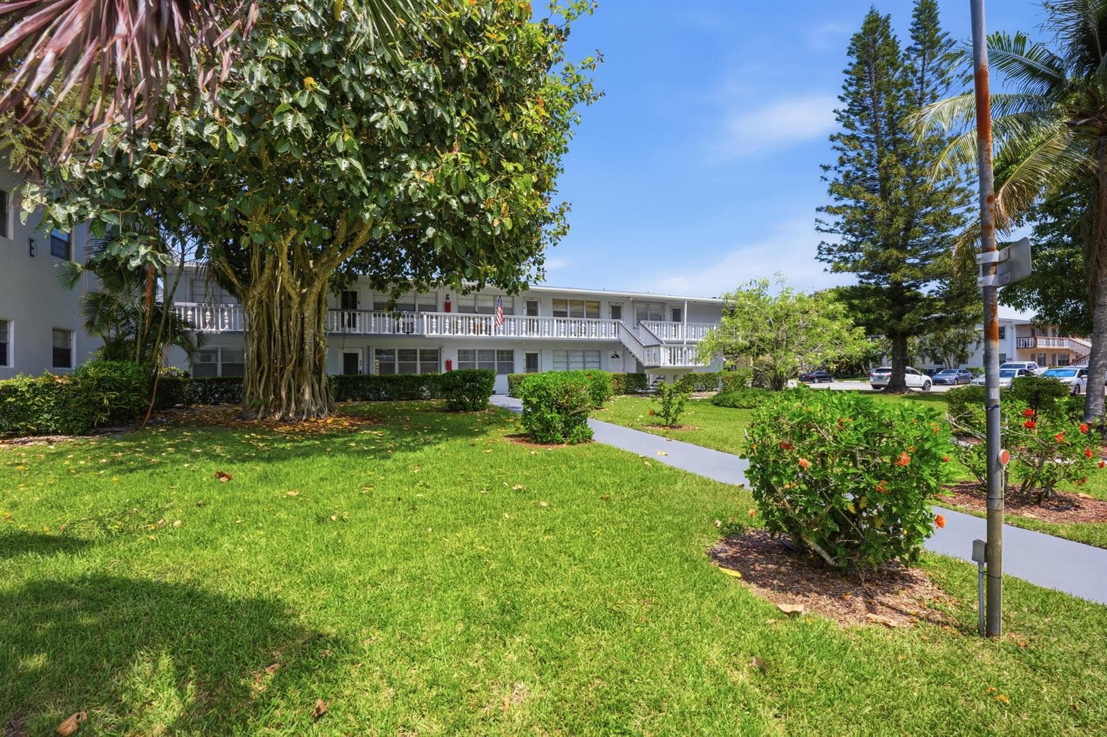 98 E Cambridge E, West Palm Beach, FL 33417 — zdjęcie 2