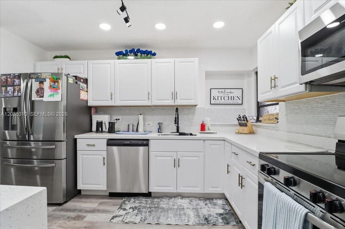 7551 Polk St, Hollywood, FL 33024 — zdjęcie 2
