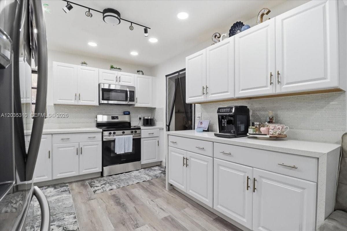 7551 Polk St, Hollywood, FL 33024 — zdjęcie 3