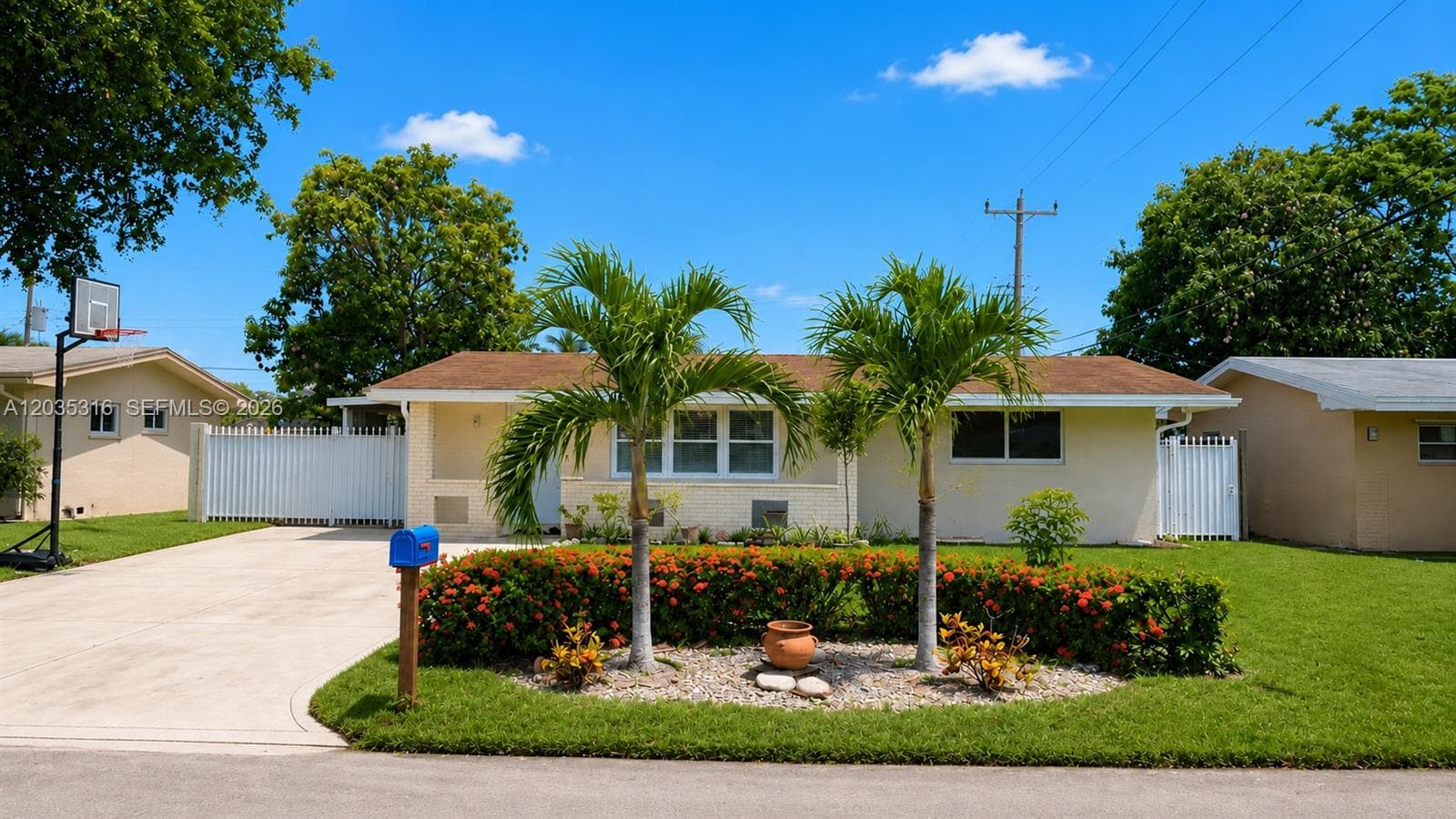 7611 NW 15th Ct, Pembroke Pines, FL 33024