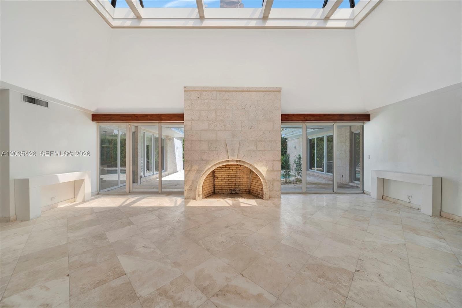 111 S Hibiscus Dr, Miami Beach, FL 33139 — zdjęcie 2