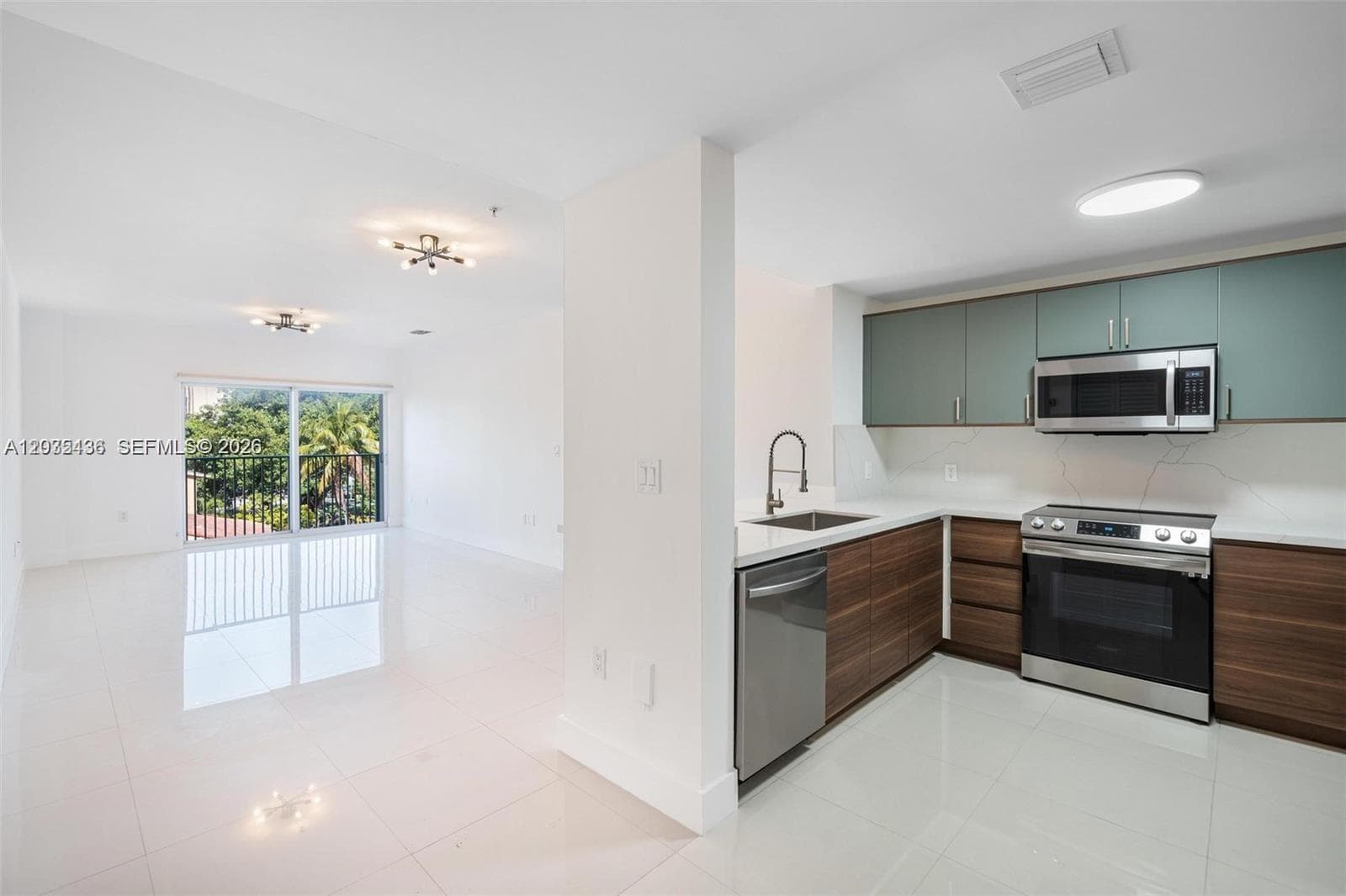 2280 SW 32nd Ave # 201, Miami, FL 33145 — zdjęcie 2