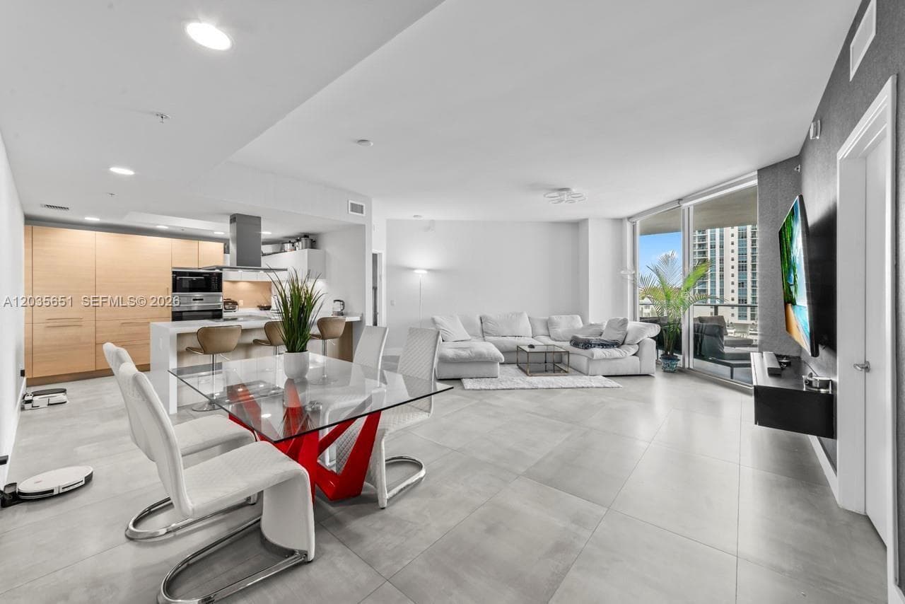 17111 Biscayne Blvd # 503, North Miami Beach, FL 33160 — zdjęcie 2