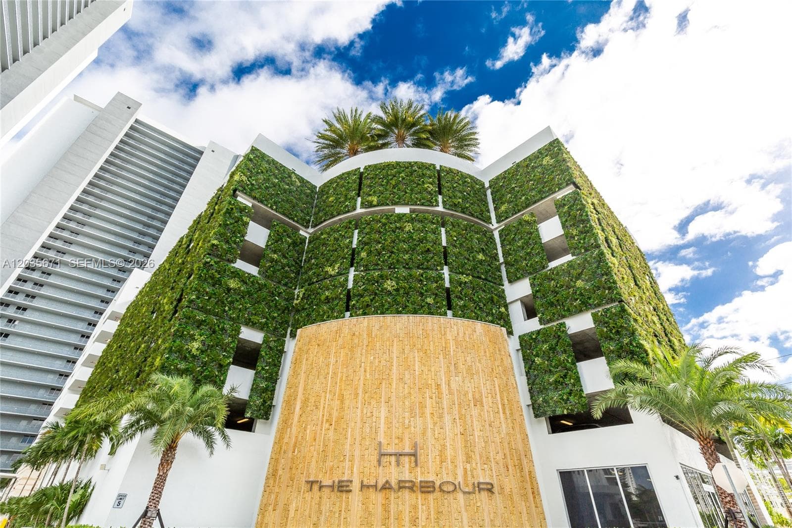16385 Biscayne Blvd # 1805, North Miami Beach, FL 33160 — zdjęcie 2