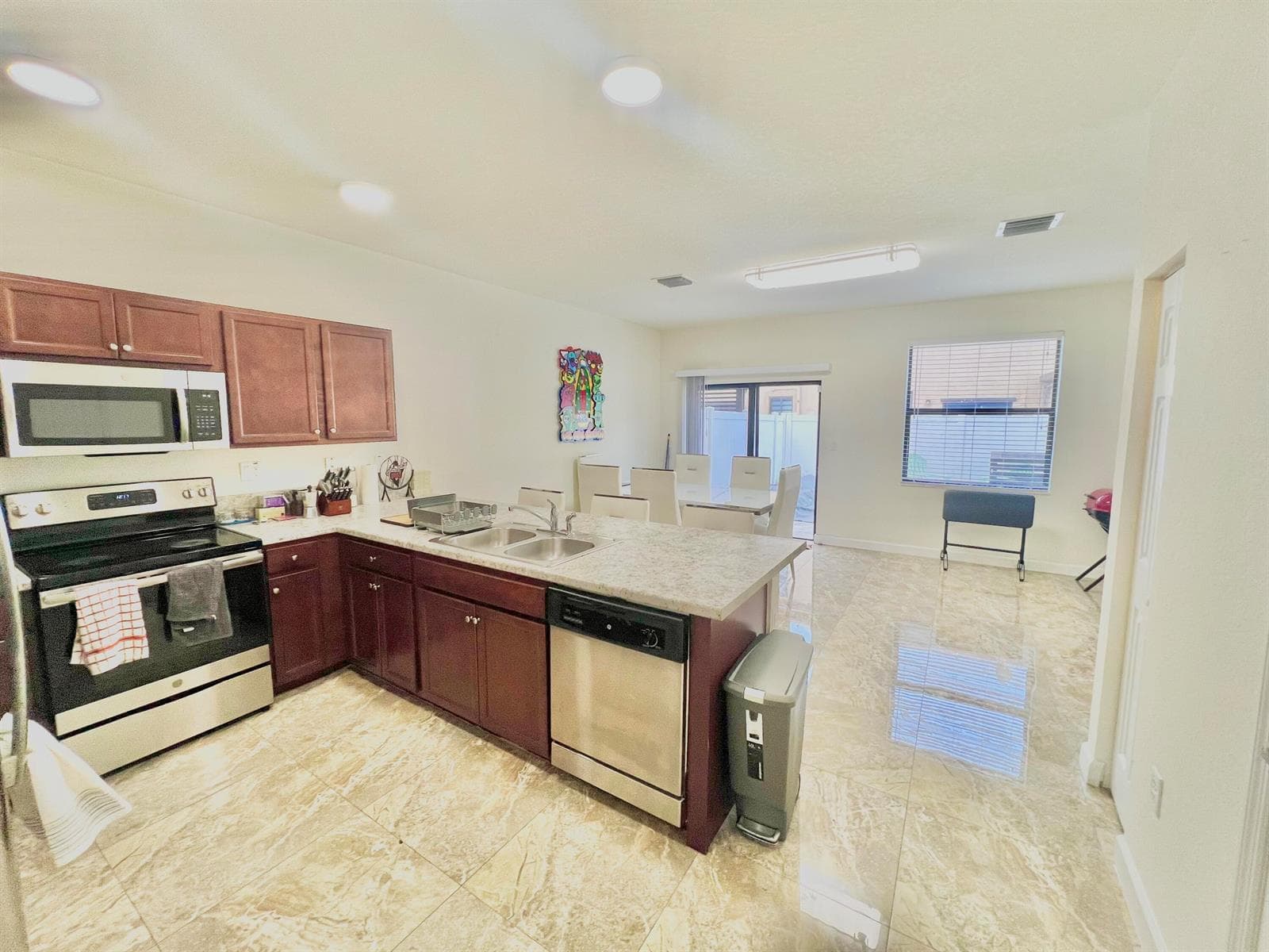 10490 W 33rd Way, Hialeah, FL 33018 — zdjęcie 2