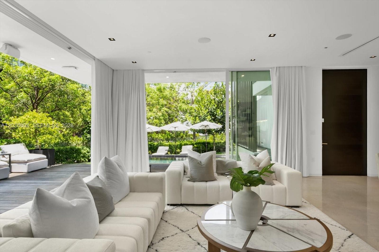 810 W 47 CT, Miami Beach, FL 33140 — zdjęcie 4