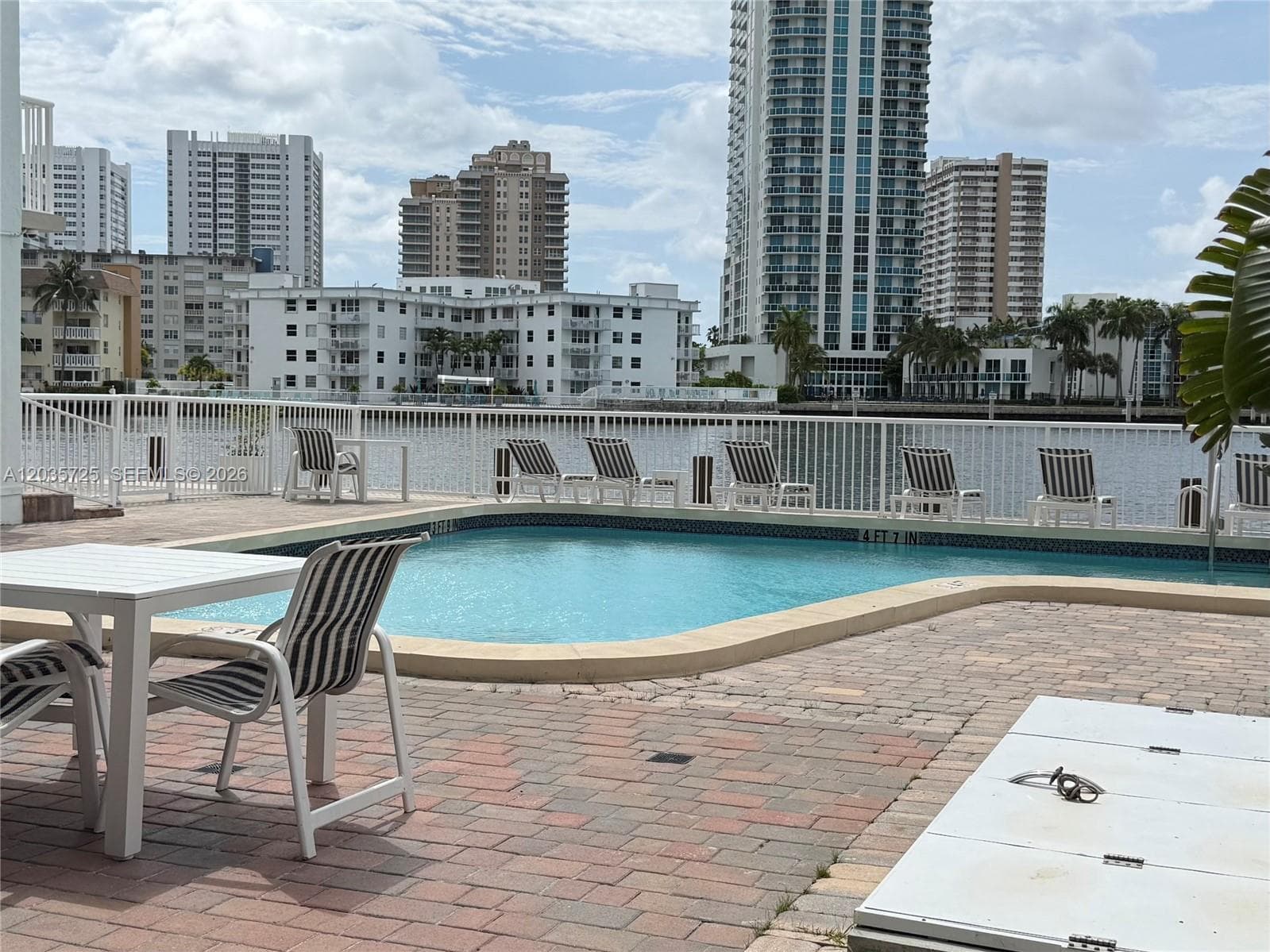 121 Golden Isles Dr # 904, Hallandale Beach, FL 33009 — zdjęcie 2