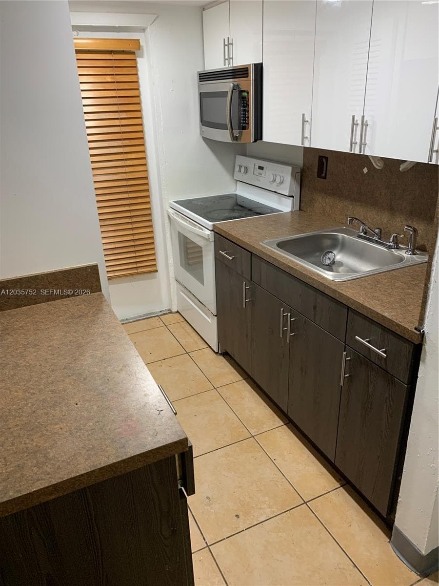 1851 NE 168th St # B10, North Miami Beach, FL 33162 — zdjęcie 3