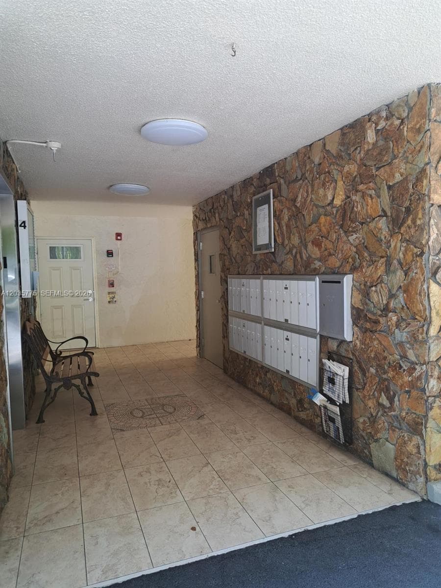 1024 SE 3rd Ave # 304, Dania Beach, FL 33004 — zdjęcie 2