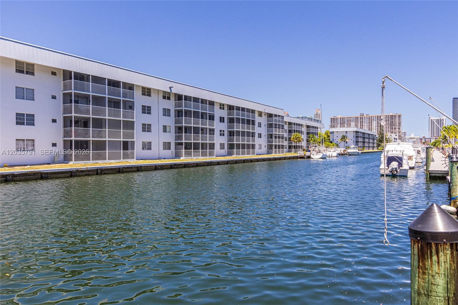 3527 NE 168th St # 309, North Miami Beach, FL 33160 — zdjęcie 3