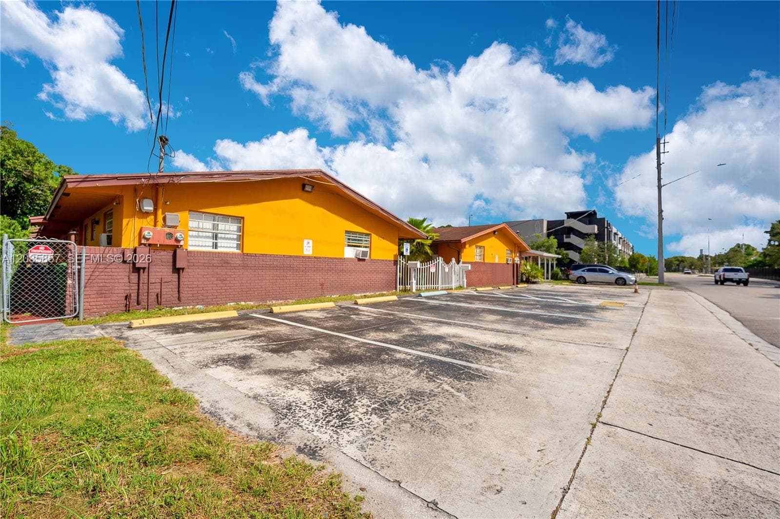 129-131 SE 5th St, Hallandale Beach, FL 33009 — zdjęcie 2