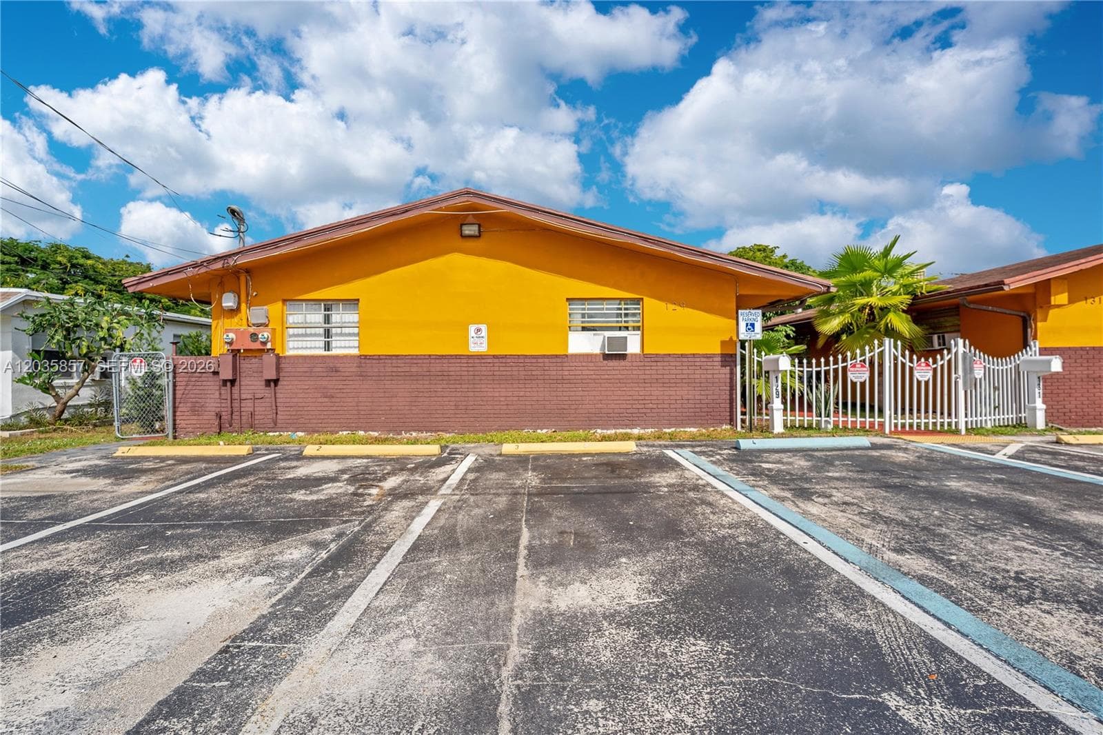 129-131 SE 5th St, Hallandale Beach, FL 33009 — zdjęcie 3