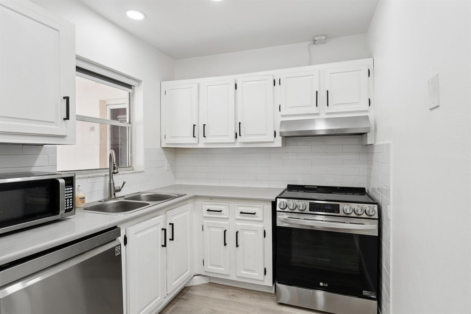 180 Lake Frances Drive, West Palm Beach, FL 33411 — zdjęcie 4