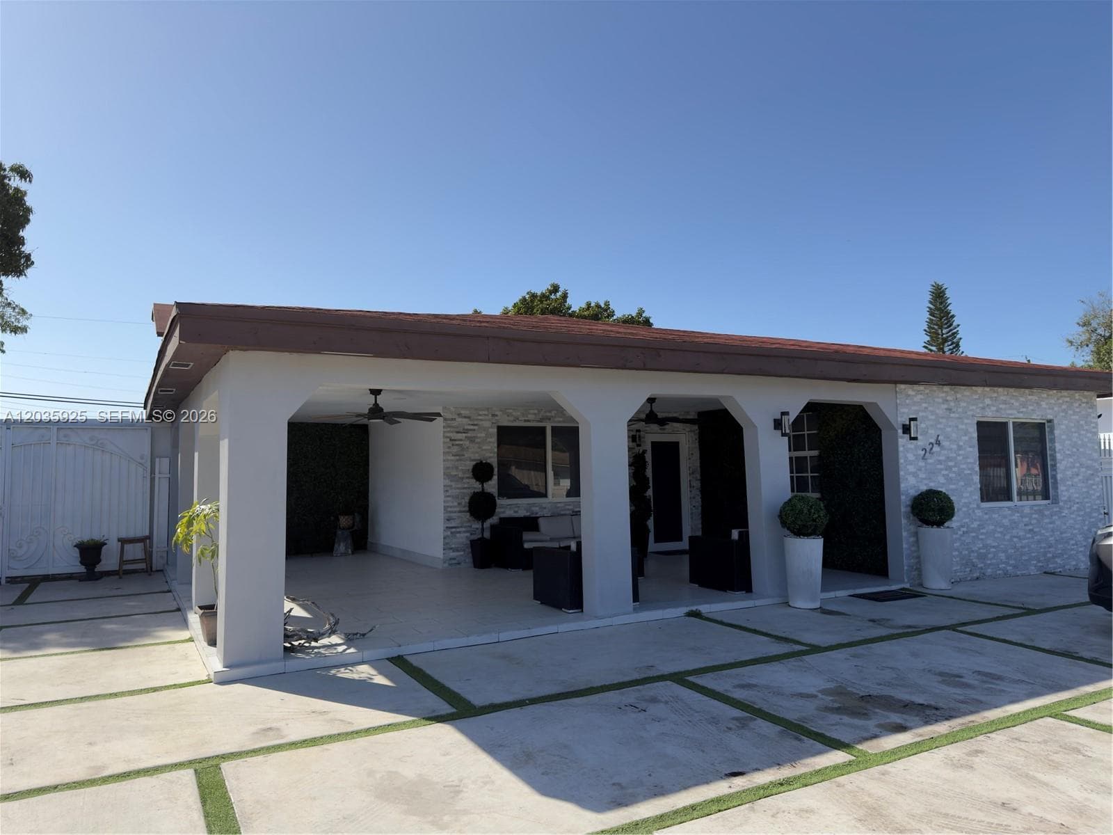 224 E 42nd St, Hialeah, FL 33013 — zdjęcie 2