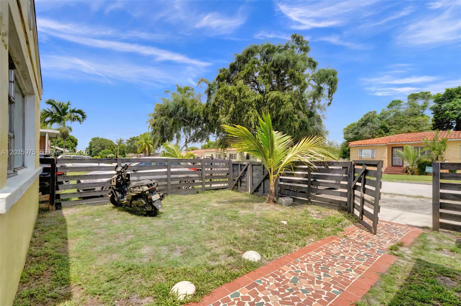 1042 NW 76th St, Miami, FL 33150 — zdjęcie 5