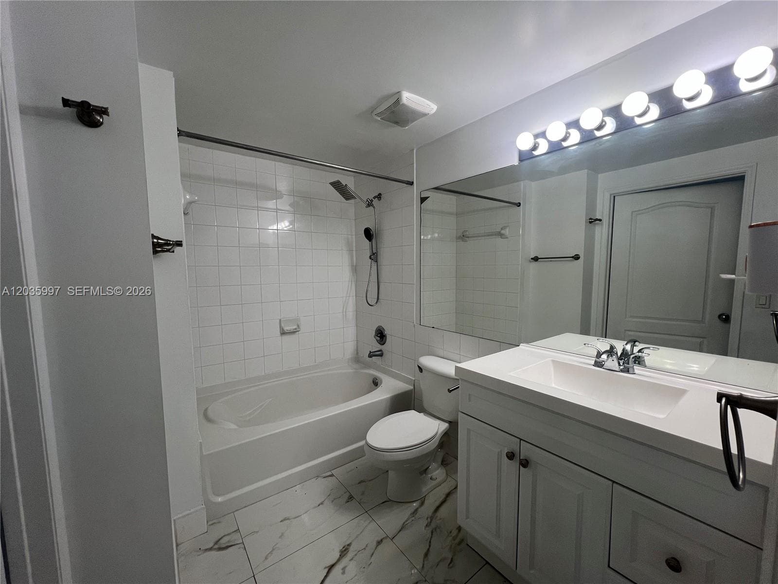 5085 NW 7th St # 711, Miami, FL 33126 — zdjęcie 2