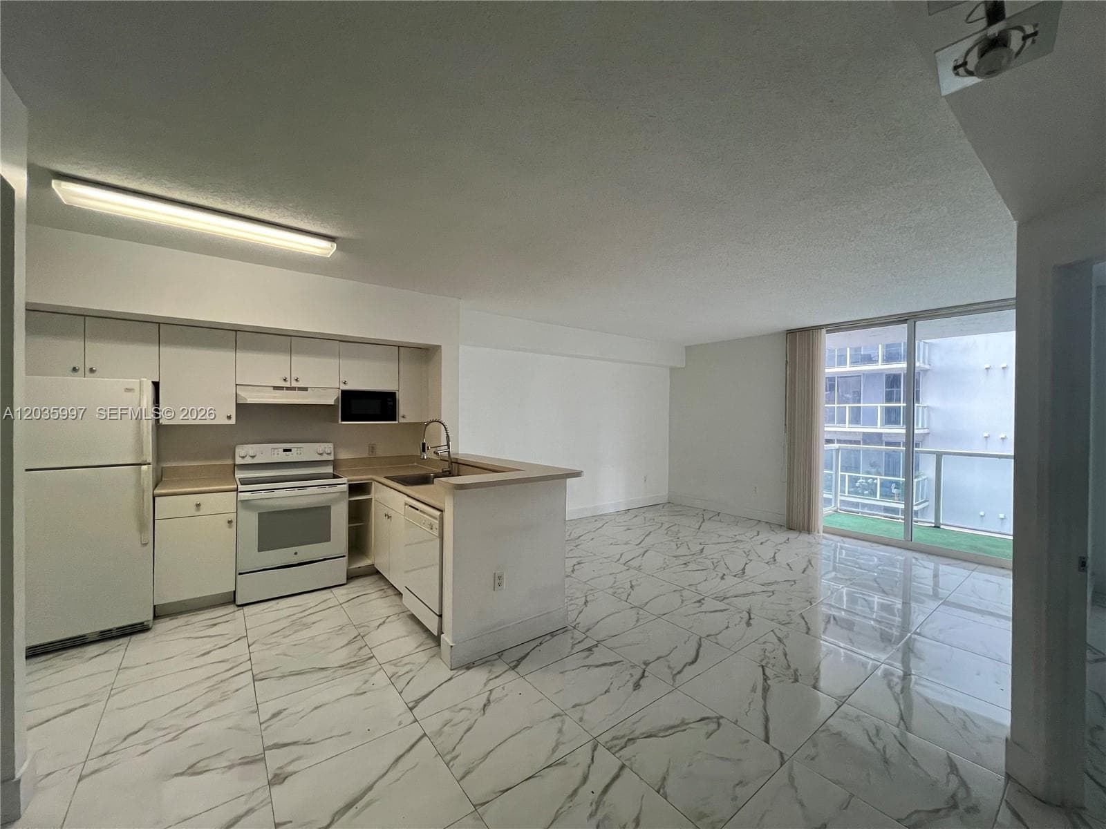 5085 NW 7th St # 711, Miami, FL 33126 — zdjęcie 3