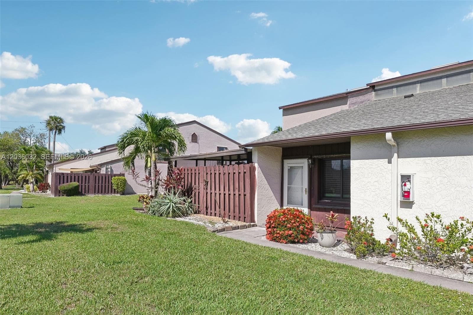 12939 Cherrydale Court, Fort Myers, FL 33919 — zdjęcie 2