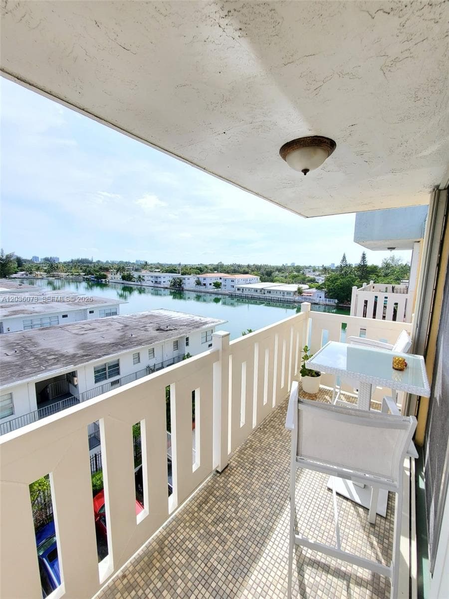7900 Tatum Waterway Dr # 502, Miami Beach, FL 33141 — zdjęcie 3