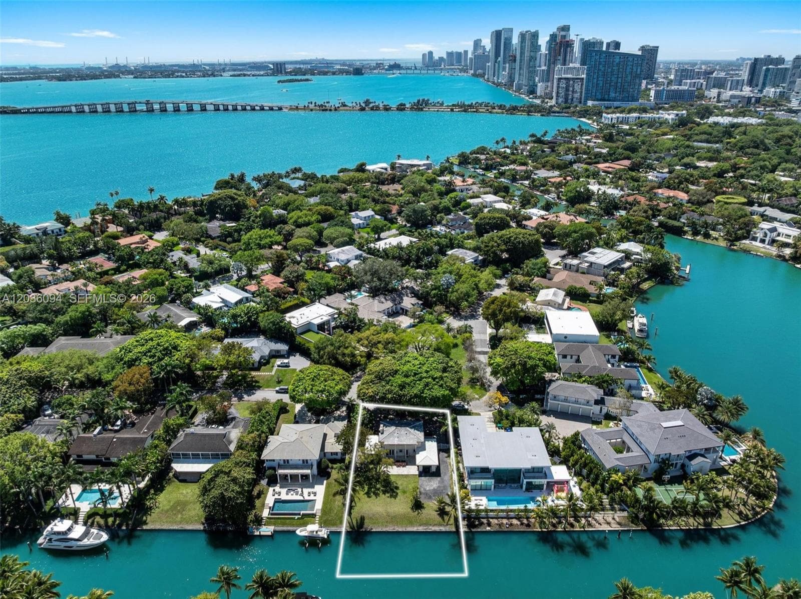 655 Buttonwood Ln, Miami, FL 33137 — zdjęcie 2