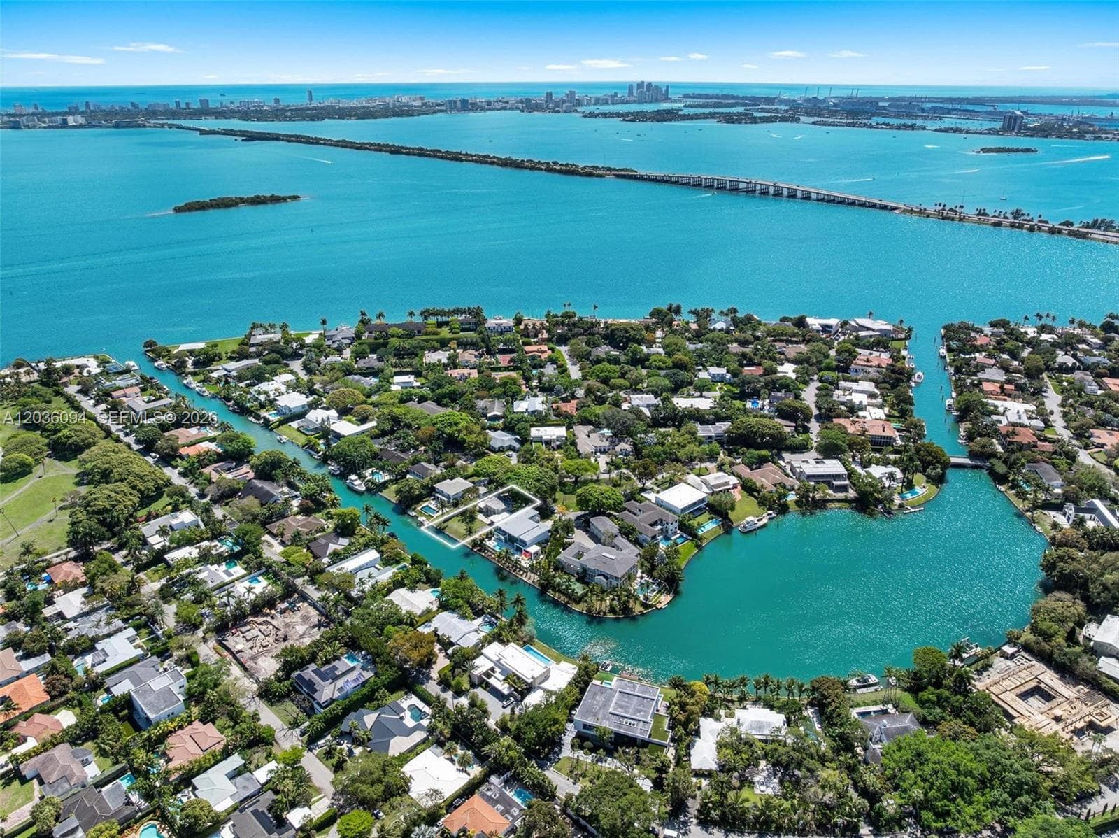 655 Buttonwood Ln, Miami, FL 33137 — zdjęcie 3
