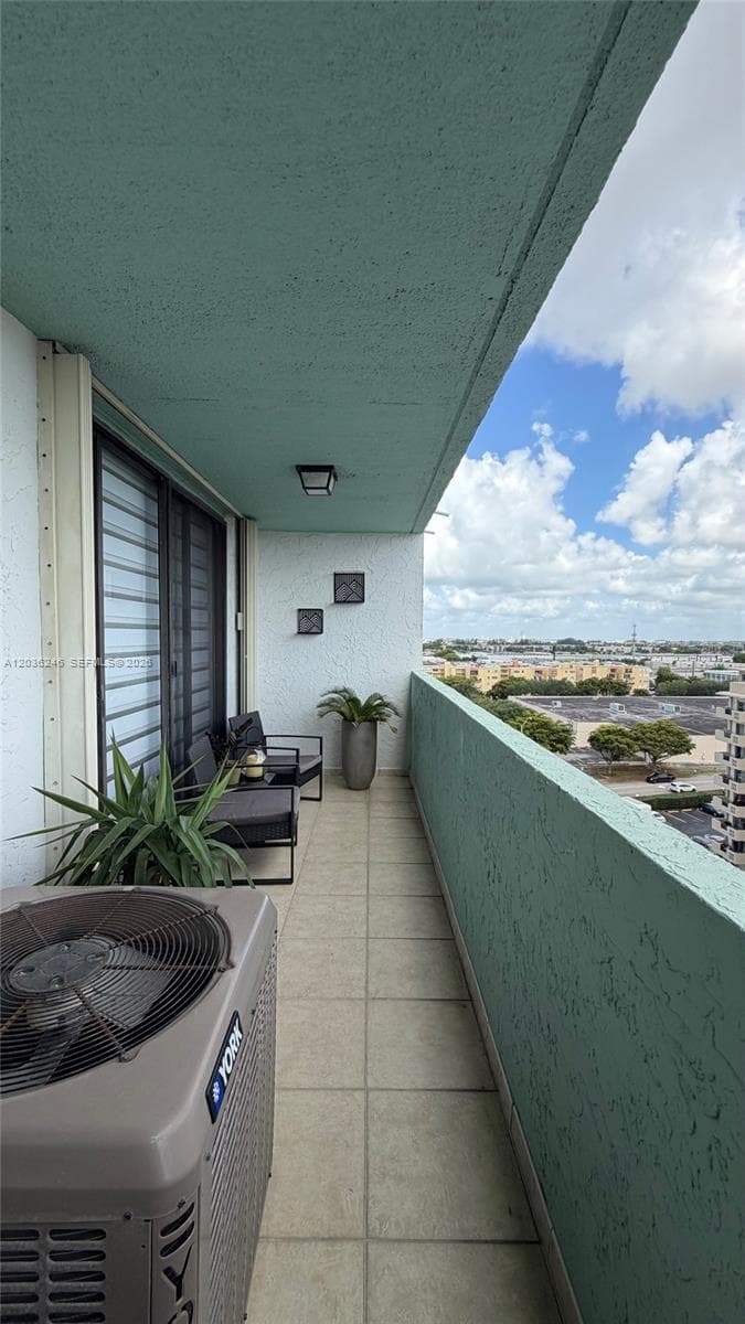 1825 W 44th Pl # 1107, Hialeah, FL 33012 — zdjęcie 2
