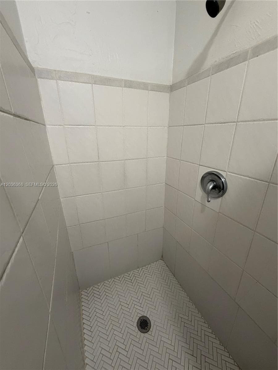 1061 NE 137th St # 1, North Miami, FL 33161 — zdjęcie 5