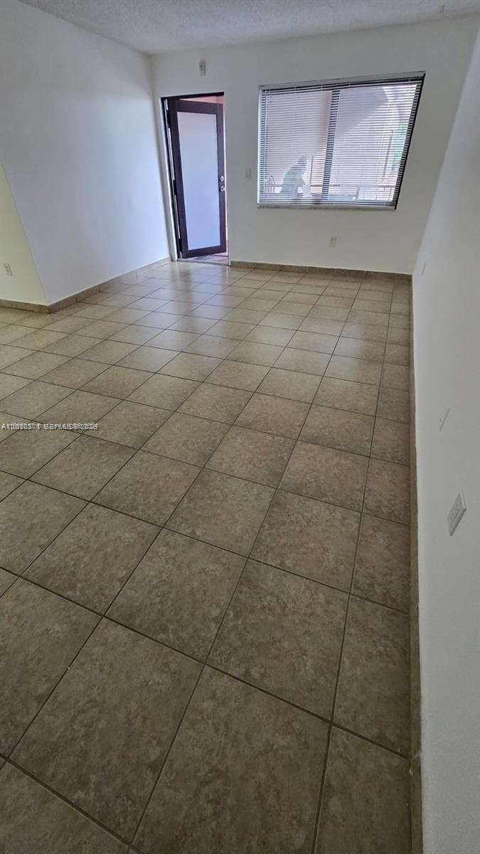 690 NE 123rd St # 207, North Miami, FL 33161 — zdjęcie 2