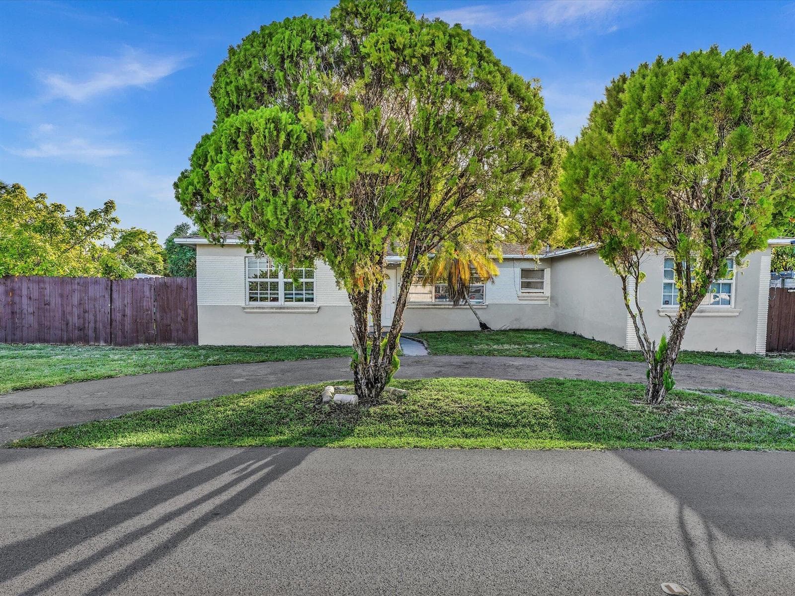 700 SW 5th Court, Hallandale Beach, FL 33009 — zdjęcie 2