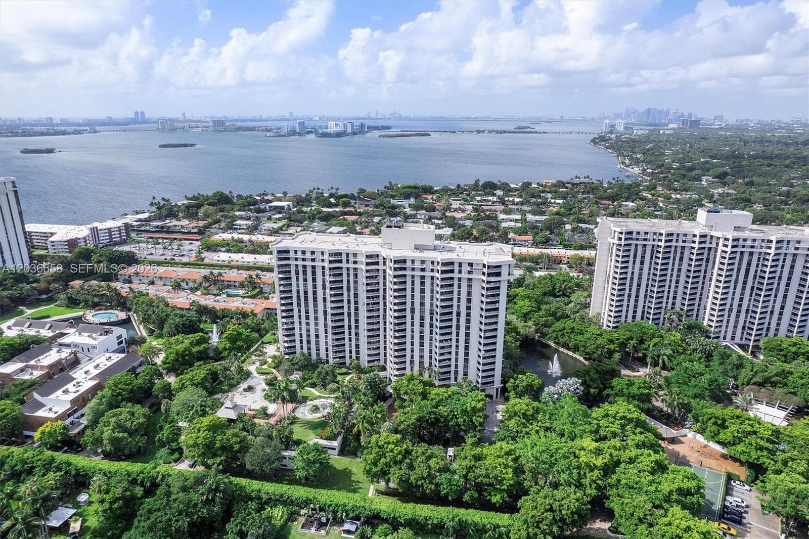 1000 Quayside Ter # 411, Miami, FL 33138 — zdjęcie 2