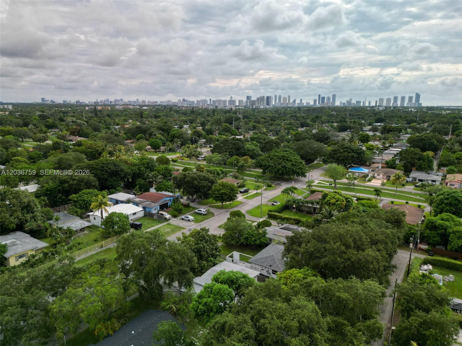1260 NE 153rd St, North Miami Beach, FL 33162 — zdjęcie 2