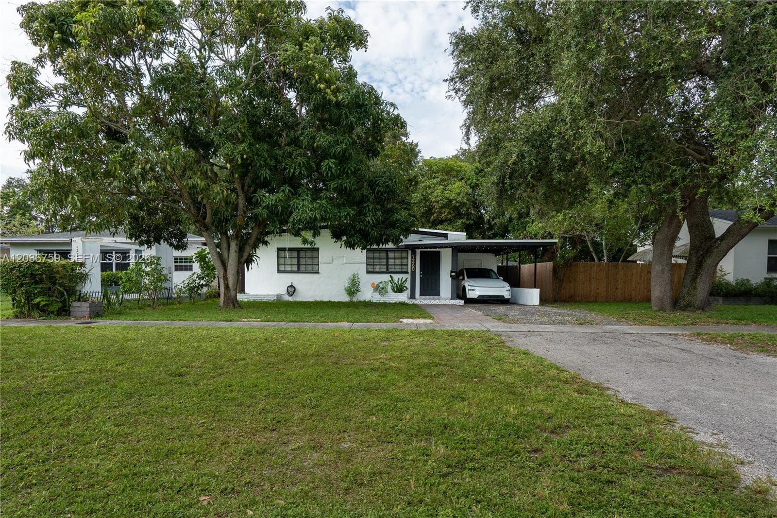 1260 NE 153rd St, North Miami Beach, FL 33162 — zdjęcie 4