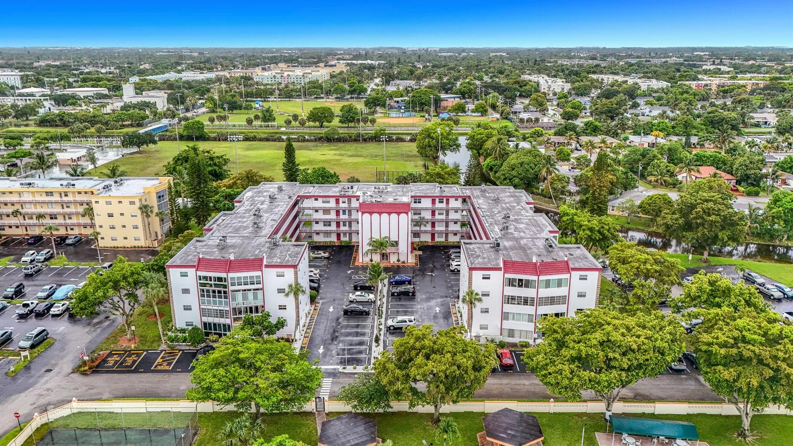4270 NW 40th Street # 401, Lauderdale Lakes, FL 33319 — zdjęcie 3