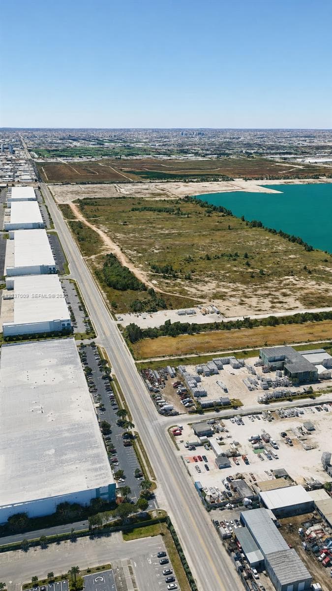 8720 NW 91st St, Medley, FL 33178-1858 — zdjęcie 5
