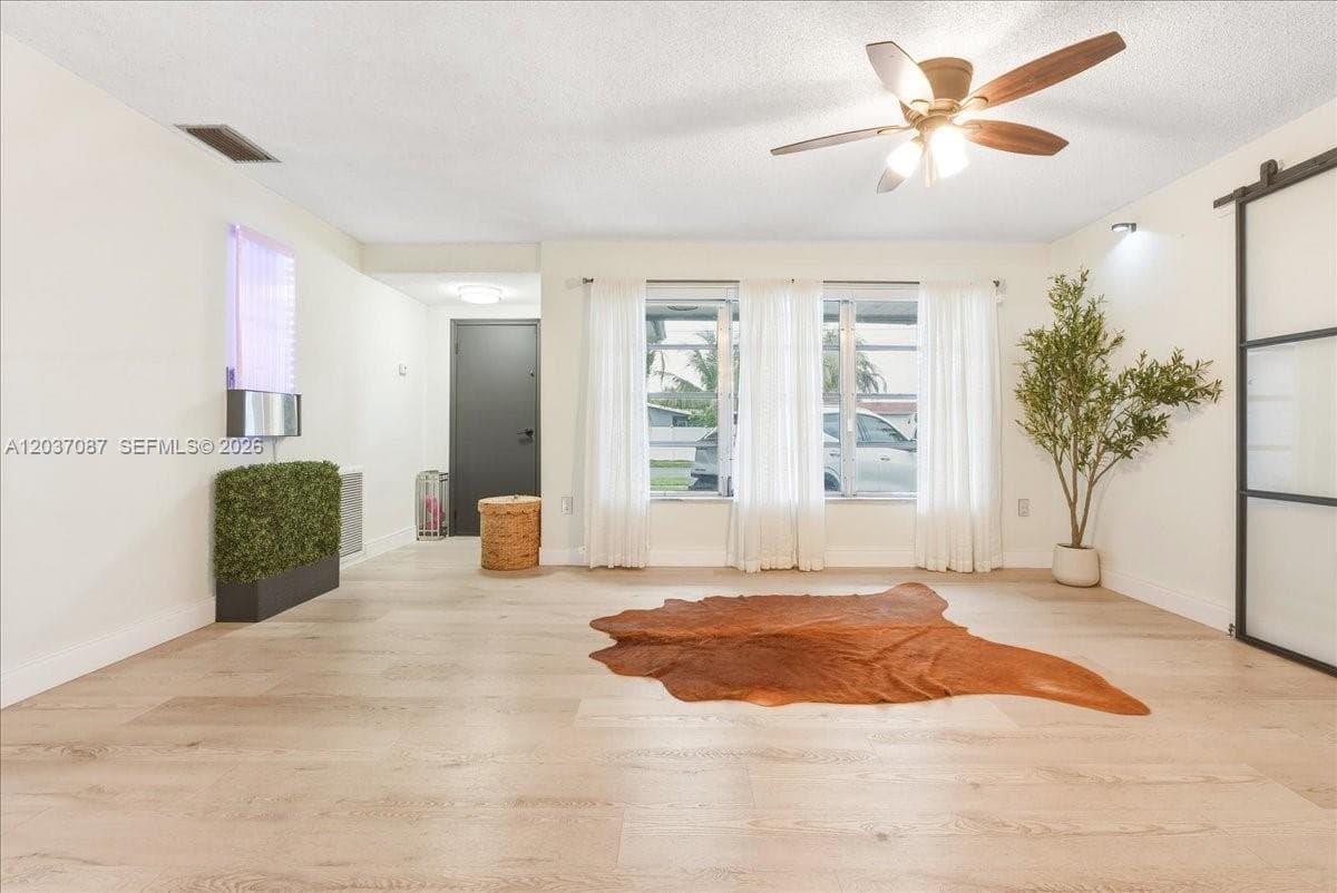 8580 NW 20th Ct, Sunrise, FL 33322 — zdjęcie 3