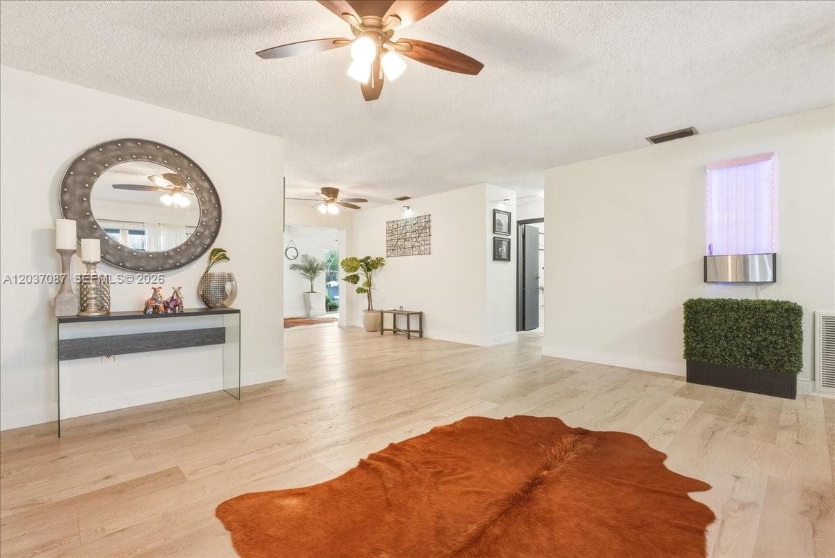8580 NW 20th Ct, Sunrise, FL 33322 — zdjęcie 5