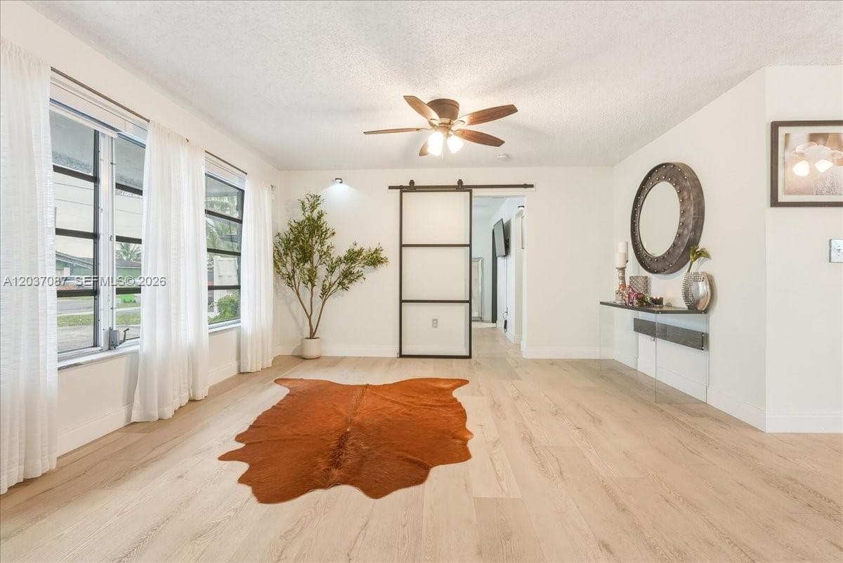 8580 NW 20th Ct, Sunrise, FL 33322 — zdjęcie 4