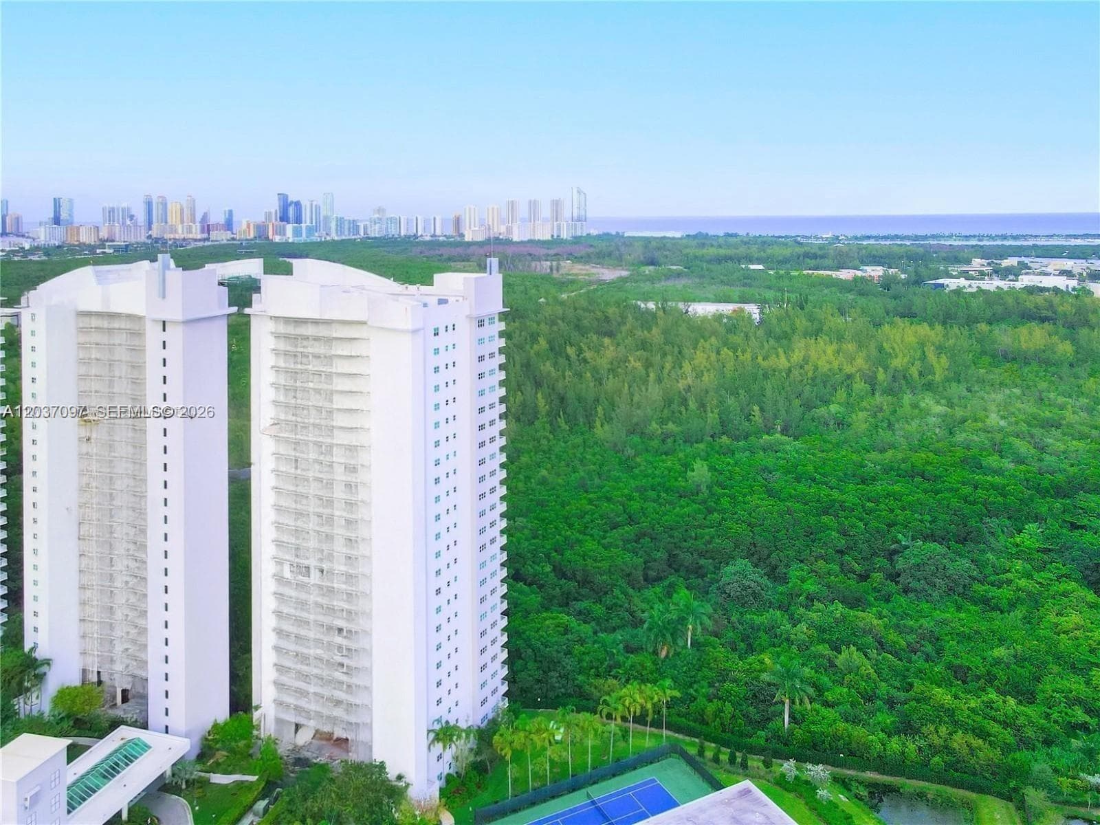 14951 Royal Oaks Ln # 1001, North Miami, FL 33181 — zdjęcie 2