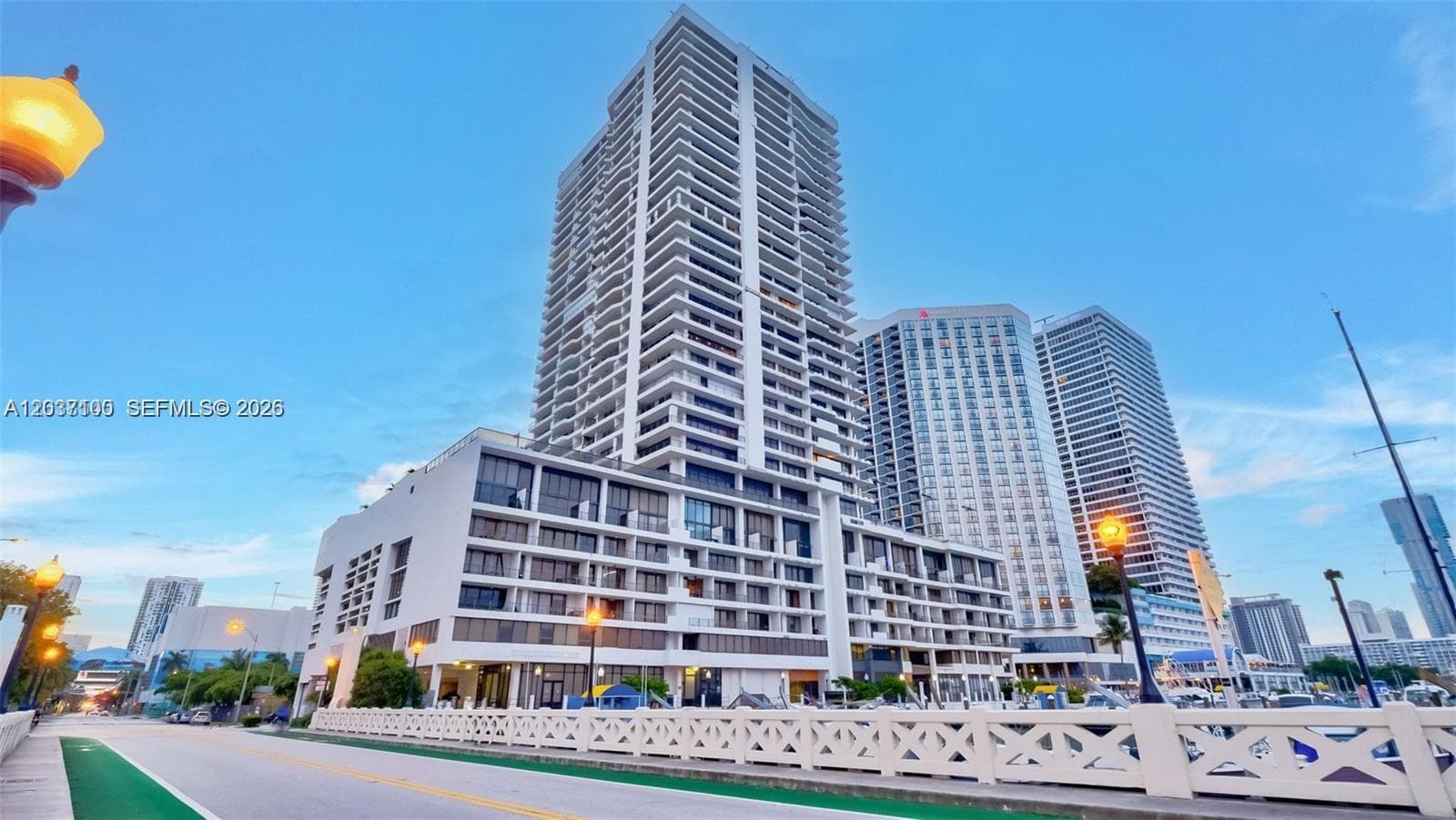 555 NE 15th St # 17E, Miami, FL 33132 — zdjęcie 3