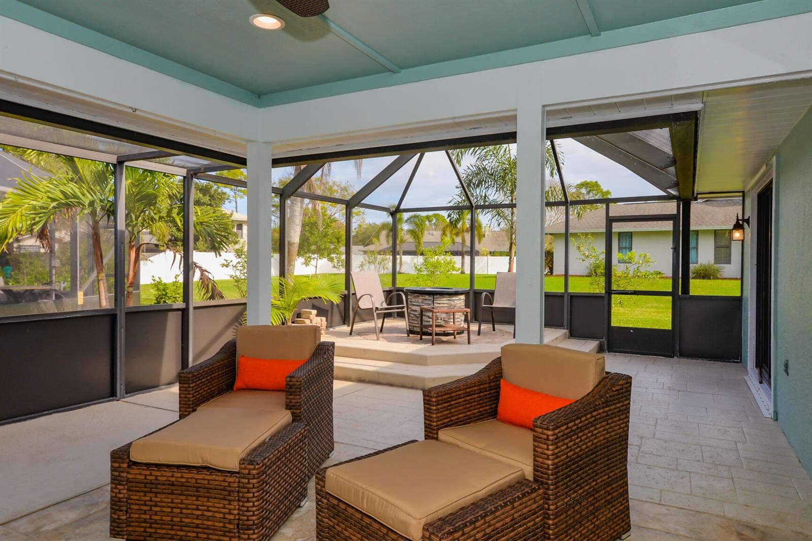 2411 NE Pinecrest Lakes Boulevard, Jensen Beach, FL 34957 — zdjęcie 3