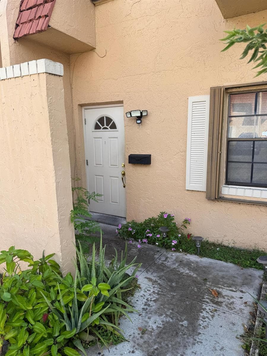 76 Ann Lee Lane, Tamarac, FL 33319 — zdjęcie 2