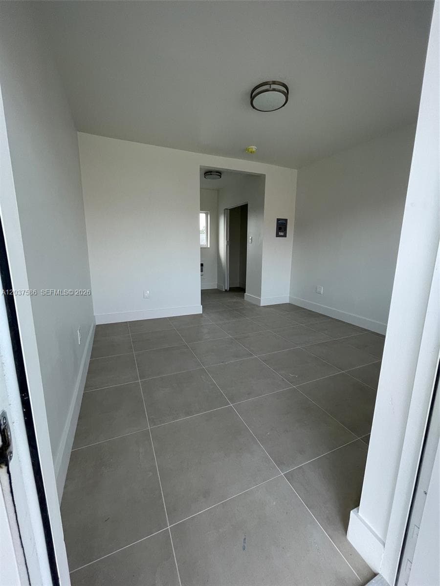 2196 Ali Baba Ave # 6, Opa-Locka, FL 33054 — zdjęcie 2