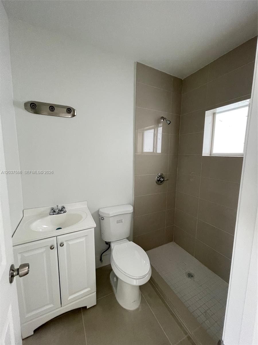 2196 Ali Baba Ave # 6, Opa-Locka, FL 33054 — zdjęcie 3