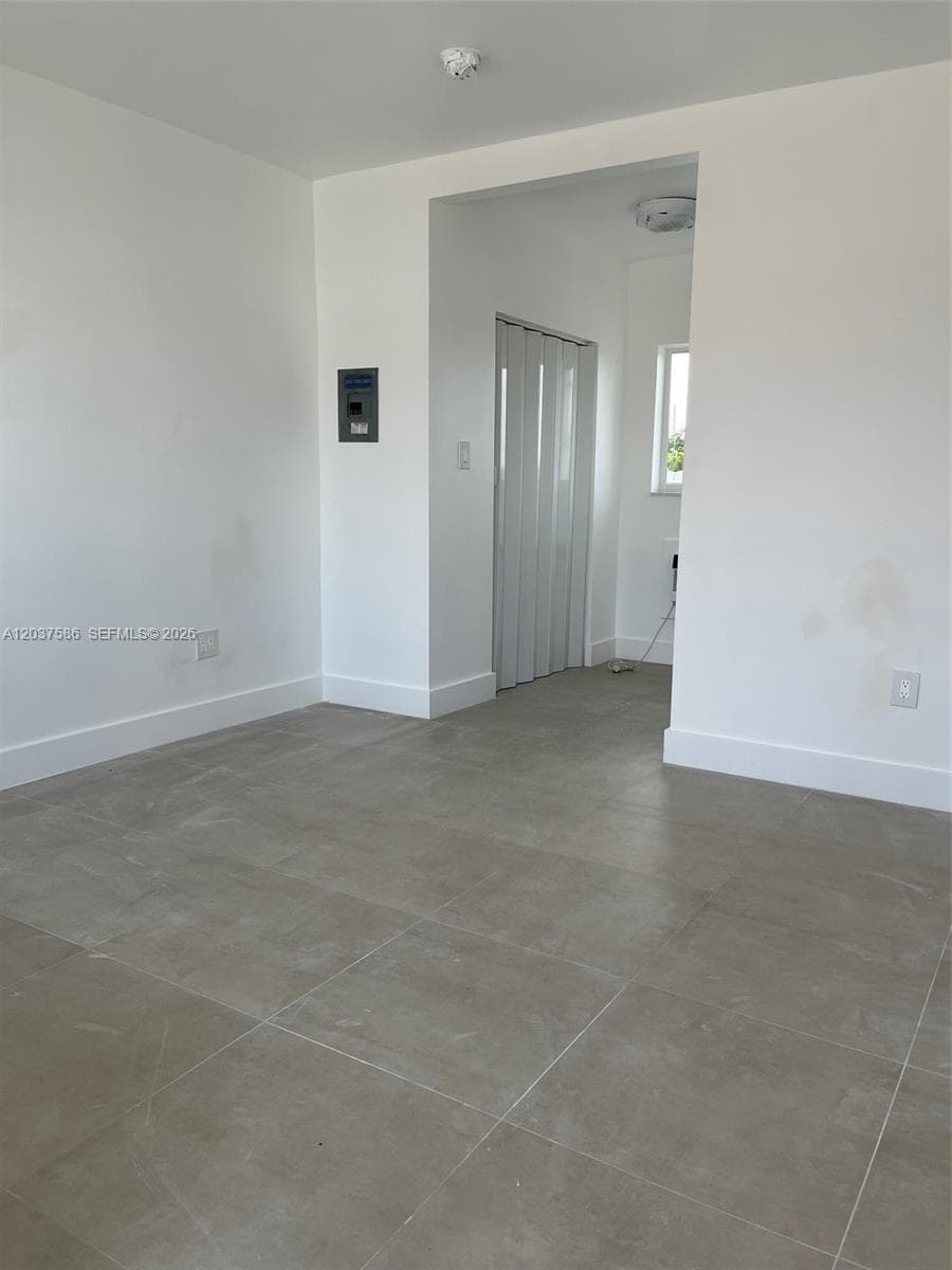 2196 Ali Baba Ave # 6, Opa-Locka, FL 33054 — zdjęcie 5