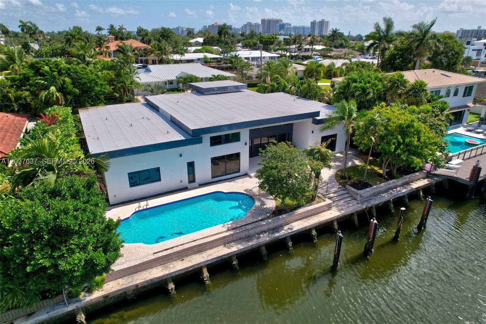 2832 NE 24th Ct, Fort Lauderdale, FL 33305 — zdjęcie 2